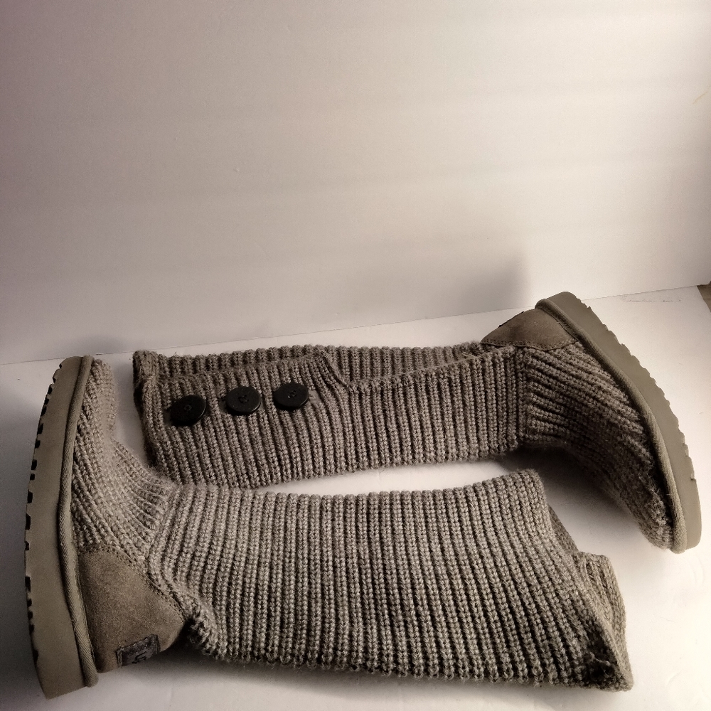 UGG BOOTS - Picture 3 of 5